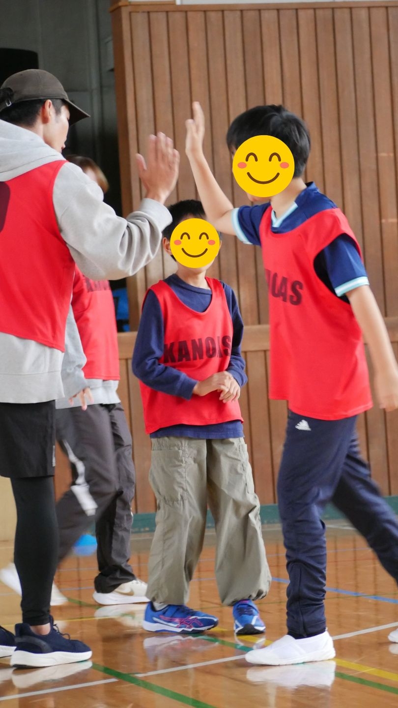 雨の日でも元気いっぱい！体育館でサッカー⚽