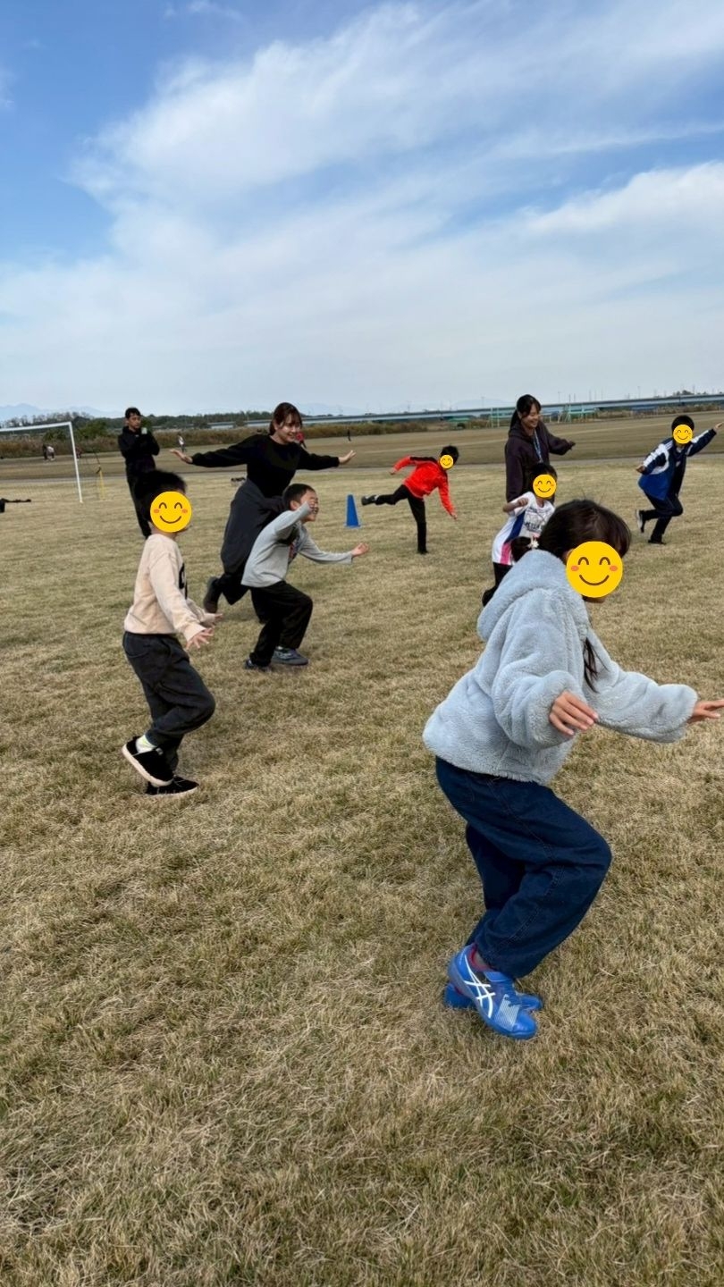 秋空の下で元気いっぱい!だるまさんがころんだ⚽