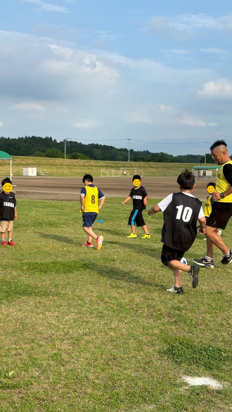 青空の下で思いっきりサッカー⚽