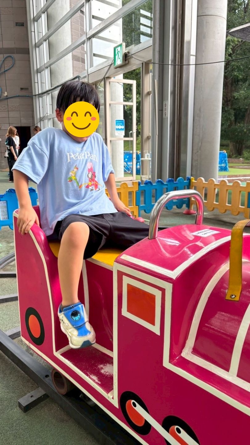 モモちゃんのすべり台に大興奮