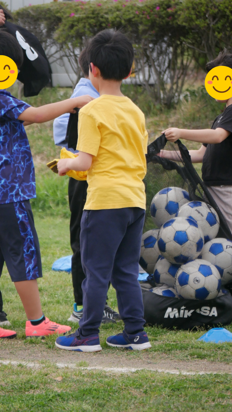 準備も立派な学び!サッカーを支える子どもたちの姿