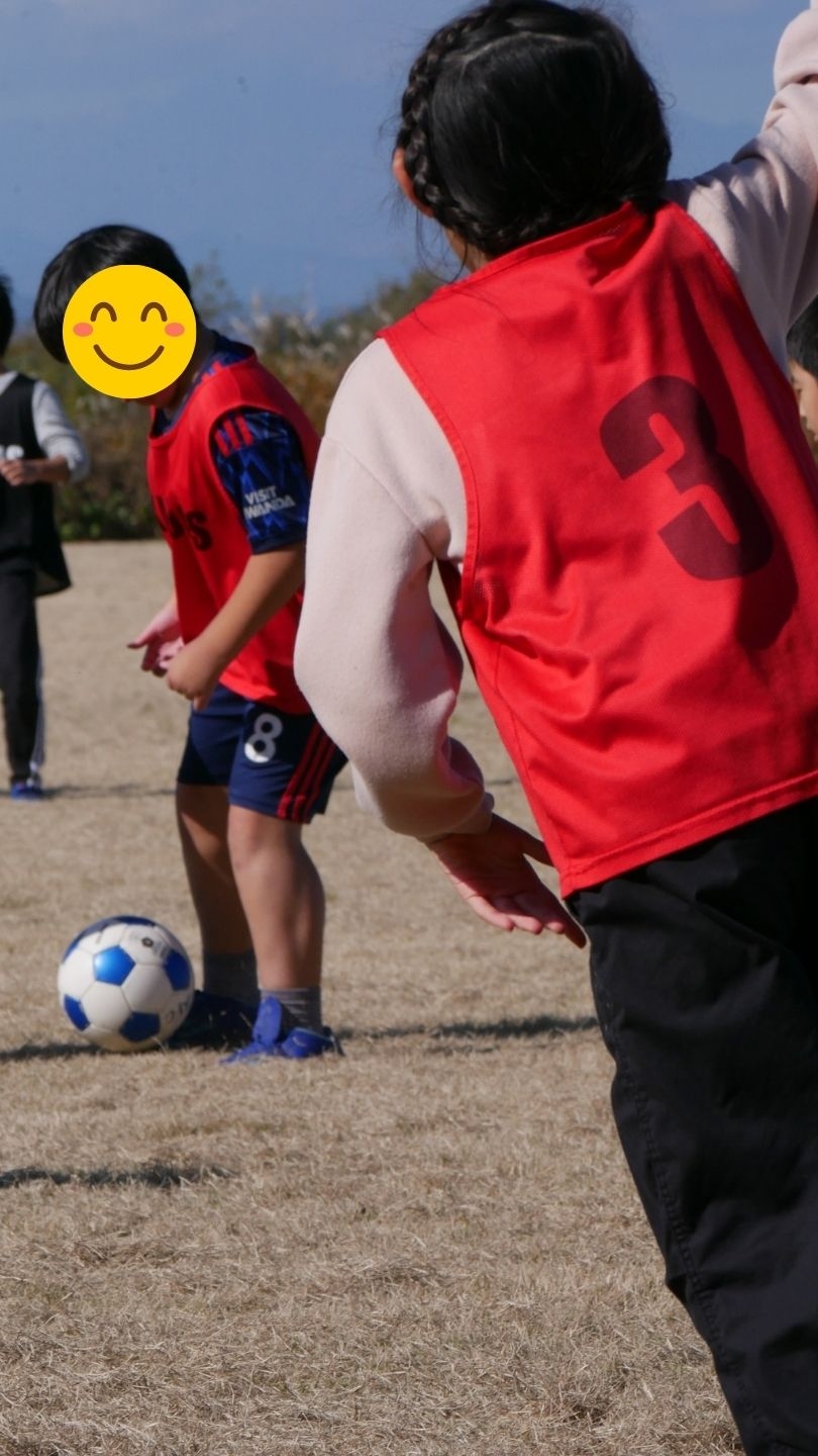 秋の空の下で元気いっぱいサッカー＆ドッチボール⚽